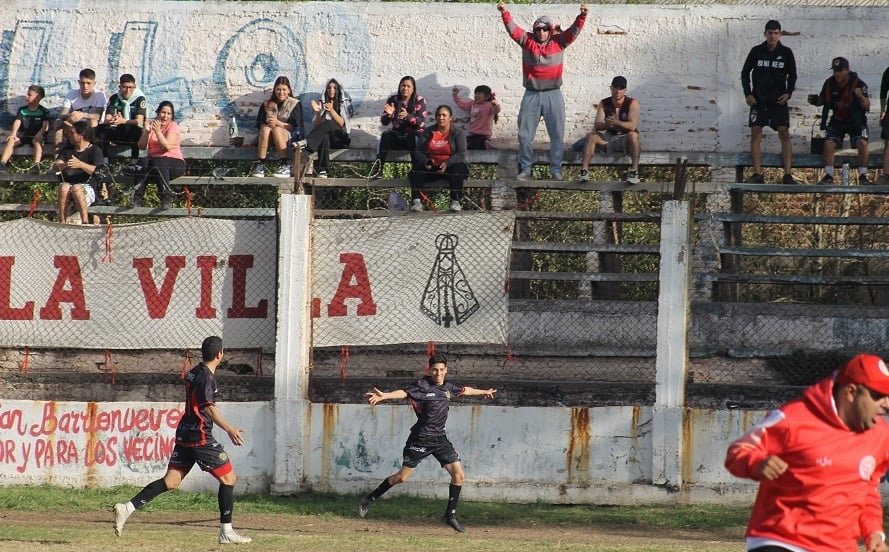 Villa Dolores y Sumalao, los líderes del fútbol chacarero